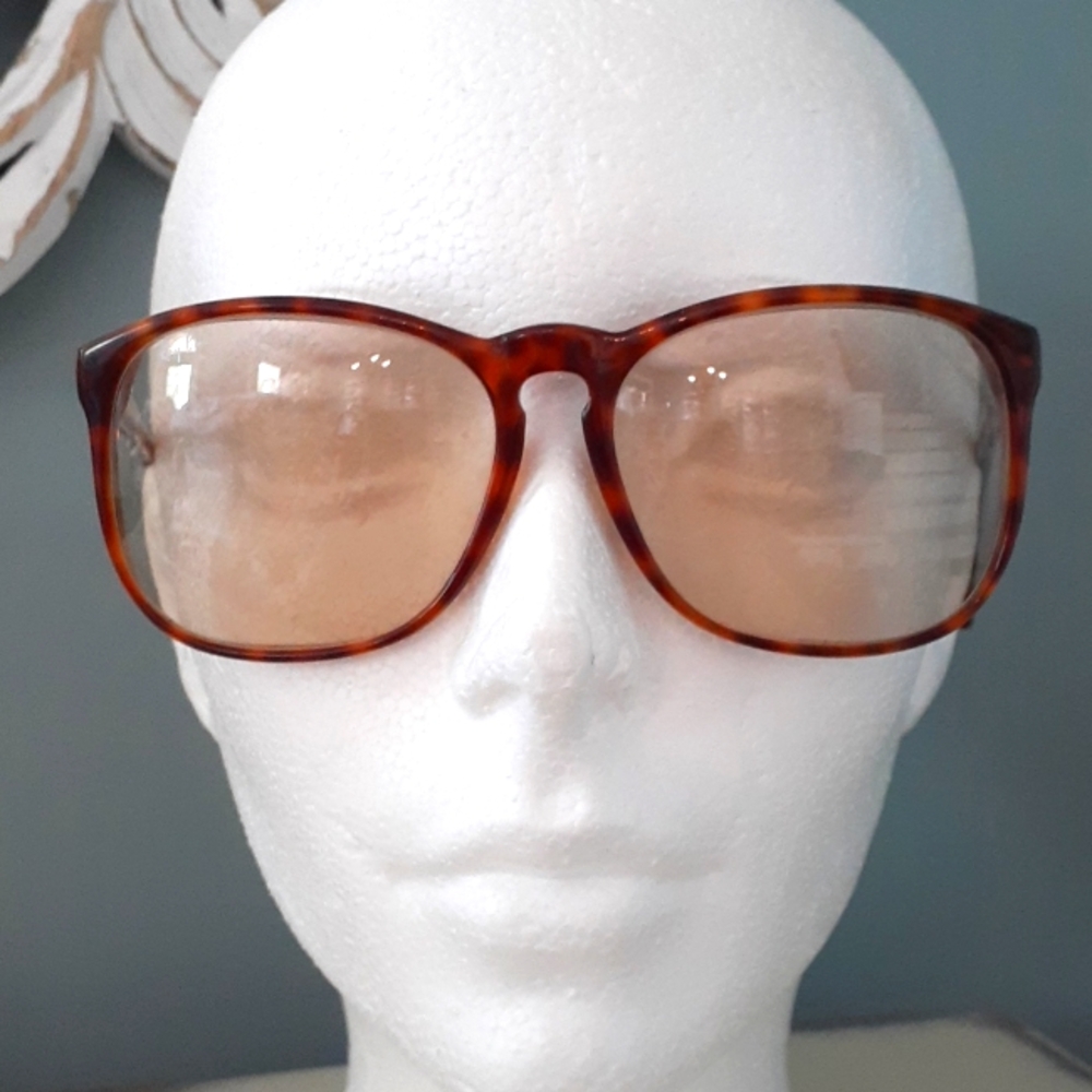 * Ray-Ban USA Vintage B&L 80s E1 Tortoise Sunglasses